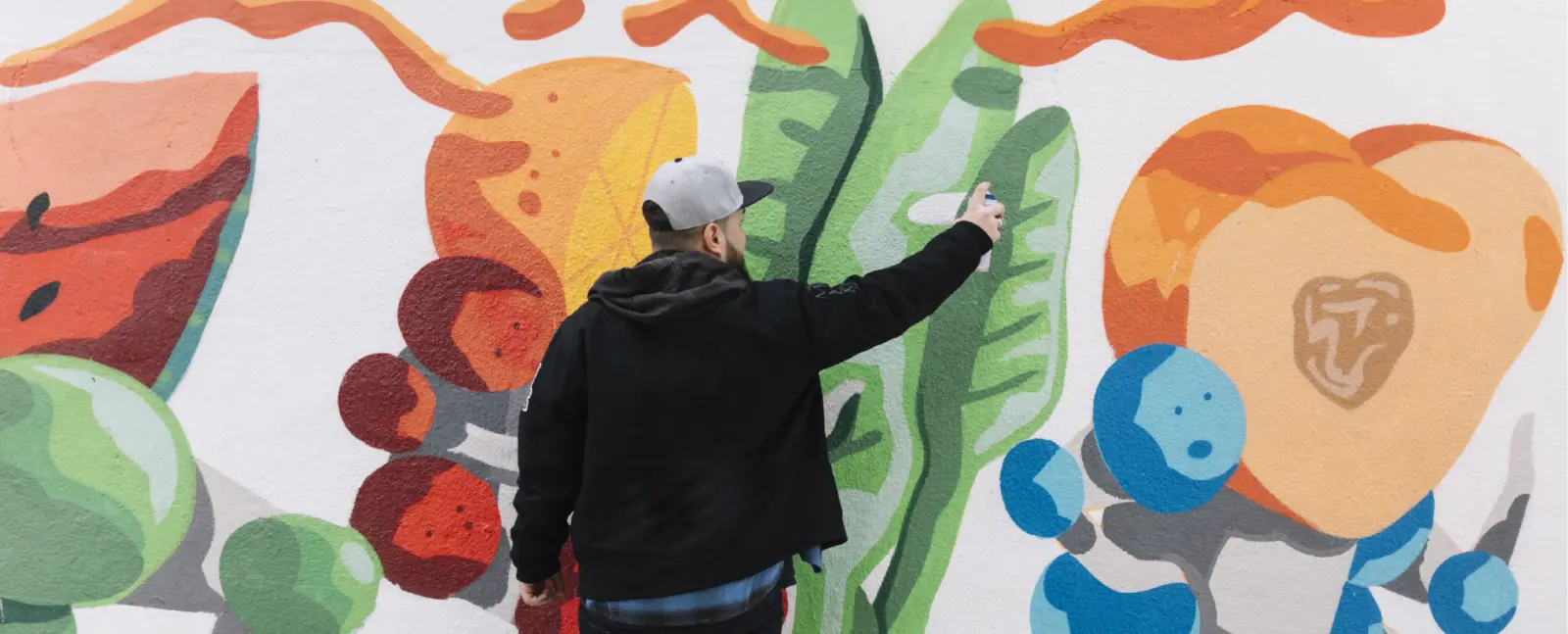 Quanto custa contratar um grafiteiro em 2026? Guia de preços de murais